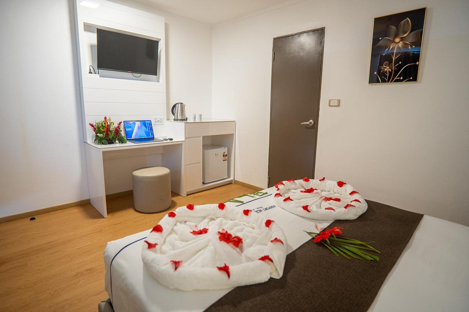 Airport Ace Hotel Наді Екстер'єр фото