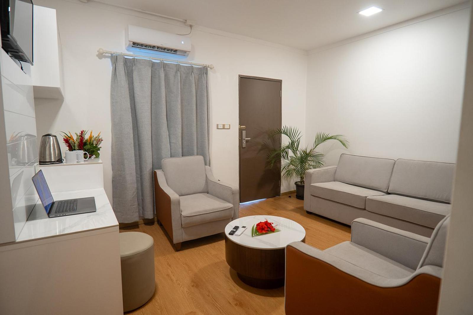 Airport Ace Hotel Наді Екстер'єр фото