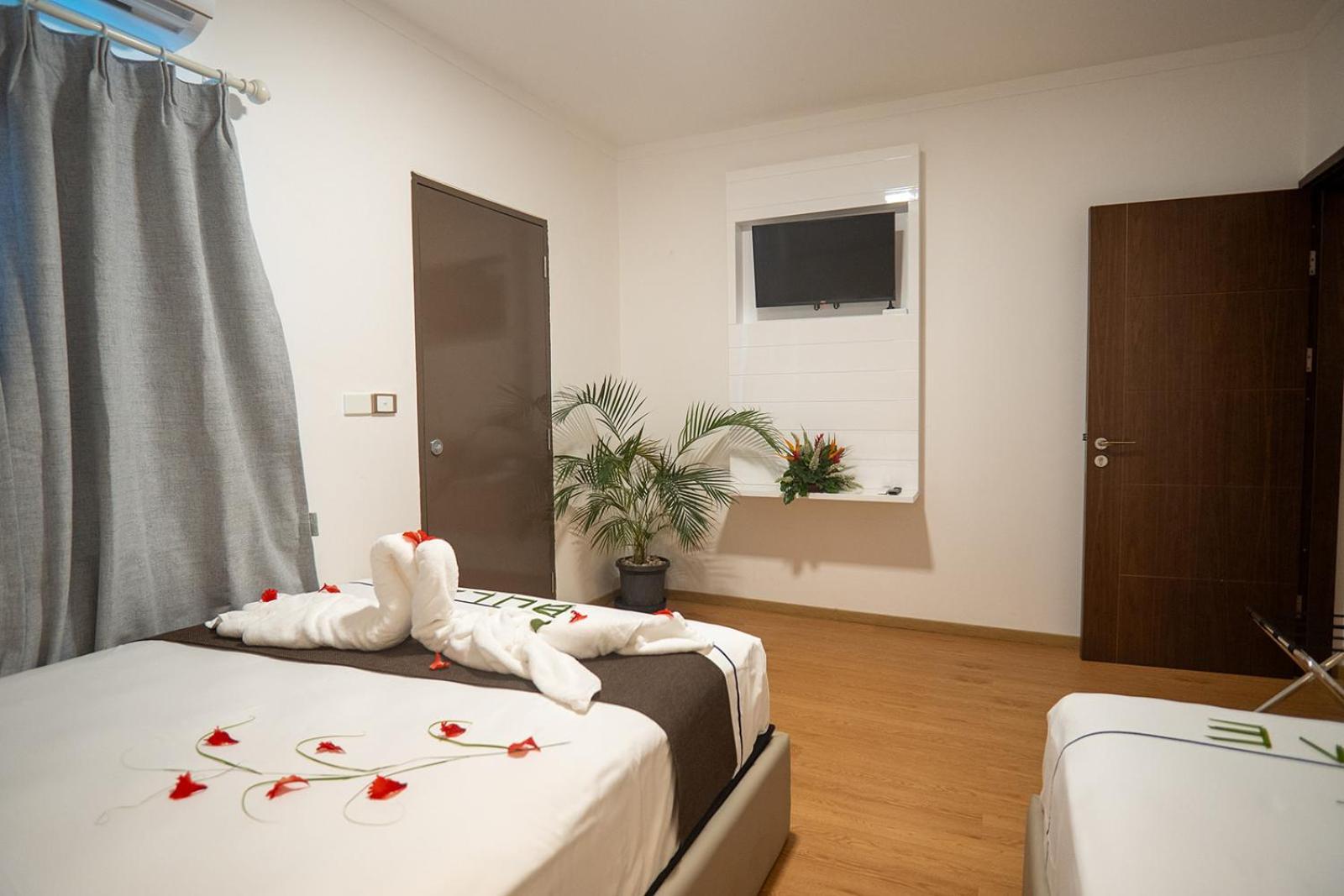 Airport Ace Hotel Наді Екстер'єр фото